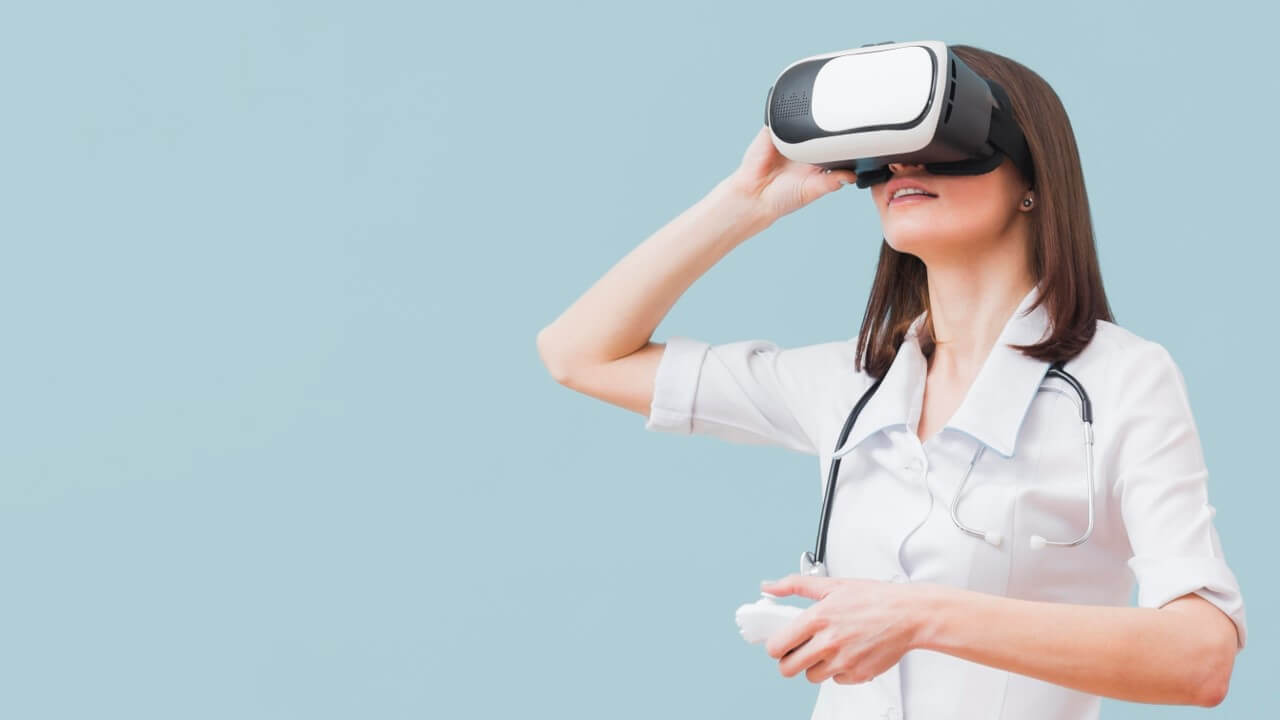 Nursing students trying the virtual reality