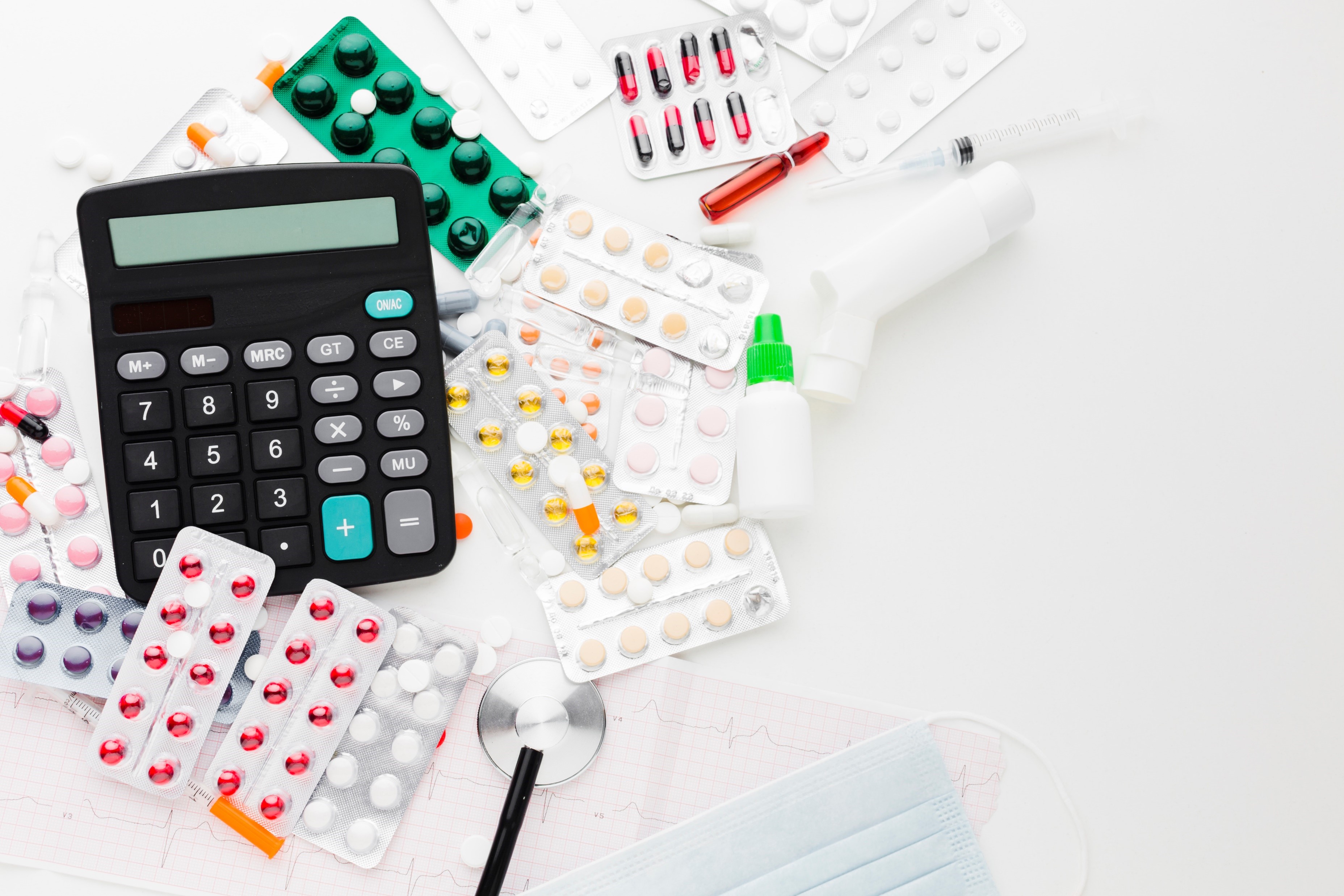 Flat lay calculator with various type of pills