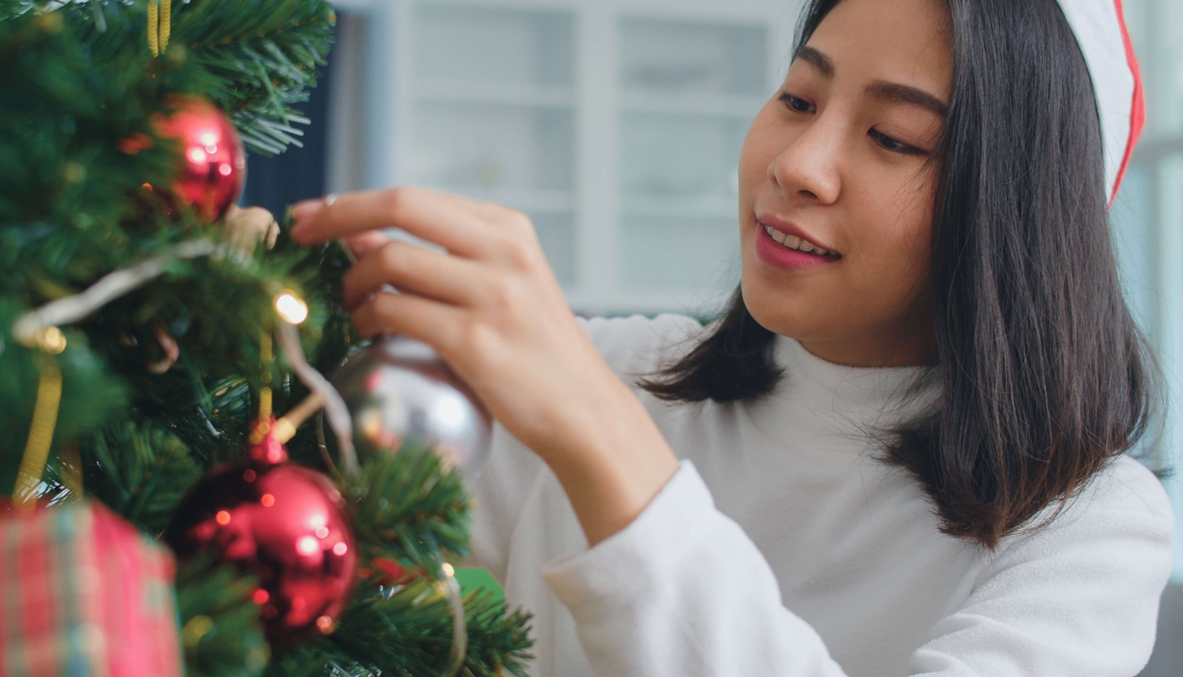 Nurse decorating a Christmas tree for the holidays